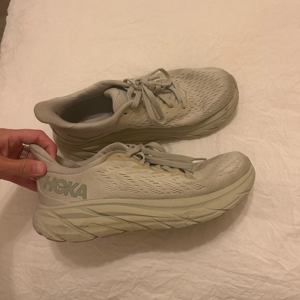 Hoka Clifton’s 8 size 5.5